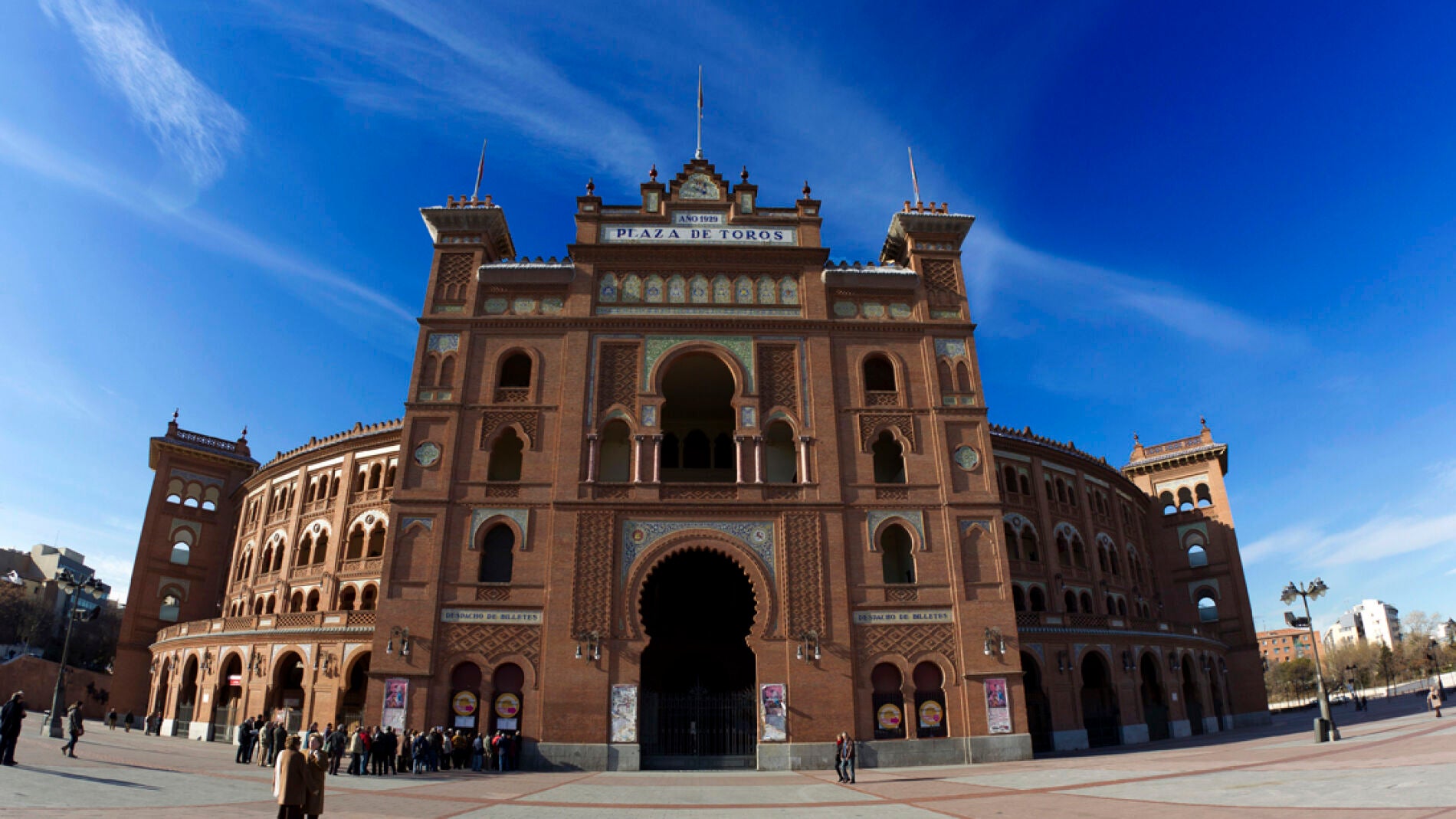 Ayuso modifica la norma sanitaria y autoriza un evento taurino en Las Ventas  el 2 de mayo | Onda Cero Radio