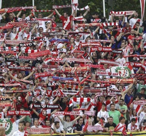 La afición del Rayo celebra la permanencia La afición del Rayo celebra la permanencia