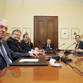 El presidente griego, Karolos Papulias, se reúne con los líderes políticos griegos
