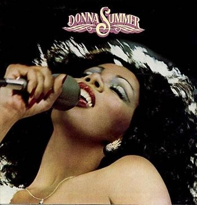 Canciones Económicas: ‘She Works Hard For The Money’ episode artwork