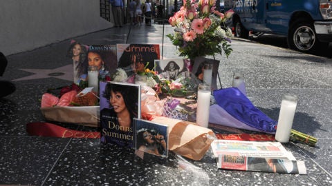 Estrella del paseo de la fama de Donna Summer.