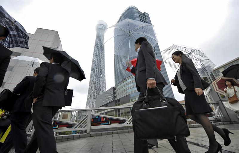 Japón adopta medidas de emergencia para prevenir muertes por exceso de trabajo Japón adopta medidas de emergencia para prevenir muertes por exceso de trabajo