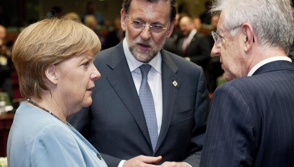 Merkel, Rajoy y Monti en la cumbre de la UE