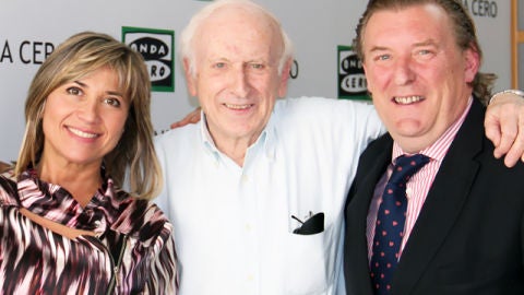 Julia Otero con Leopoldo Abad&iacute;a padre y Leopoldo Abad&iacute;a hijo