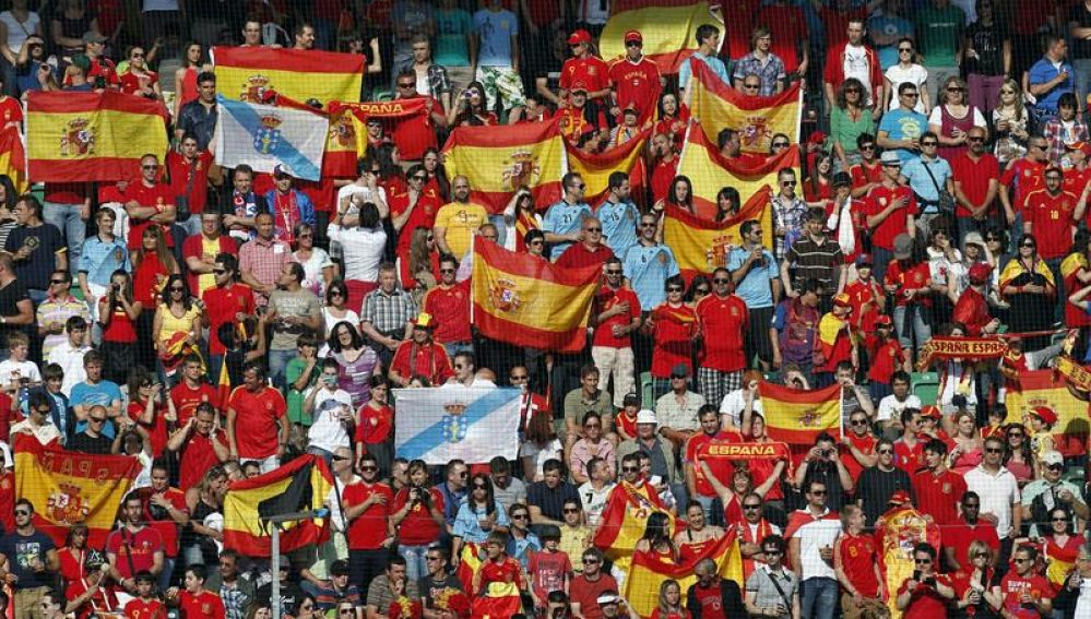 Aficionados animan a la selección española