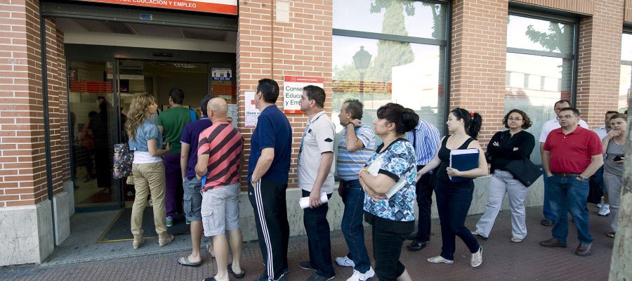 Desempleados en la cola del paro Desempleados en la cola del paro