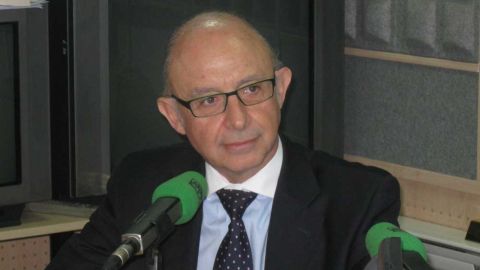 Crist&oacute;bal, Montoro, ministro de Hacienda, en el estudio de Onda Cero Sevilla