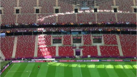 Polonia entrena en el escenario del primer partido de la Eurocopa 2012