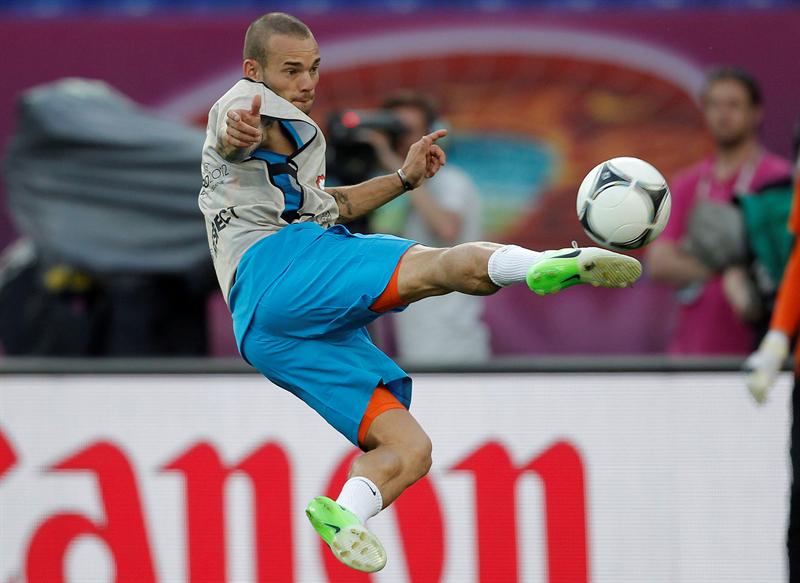 Wesley Sneijder: "Respetamos mucho a España, demasiado" Wesley Sneijder: "Respetamos mucho a España, demasiado"