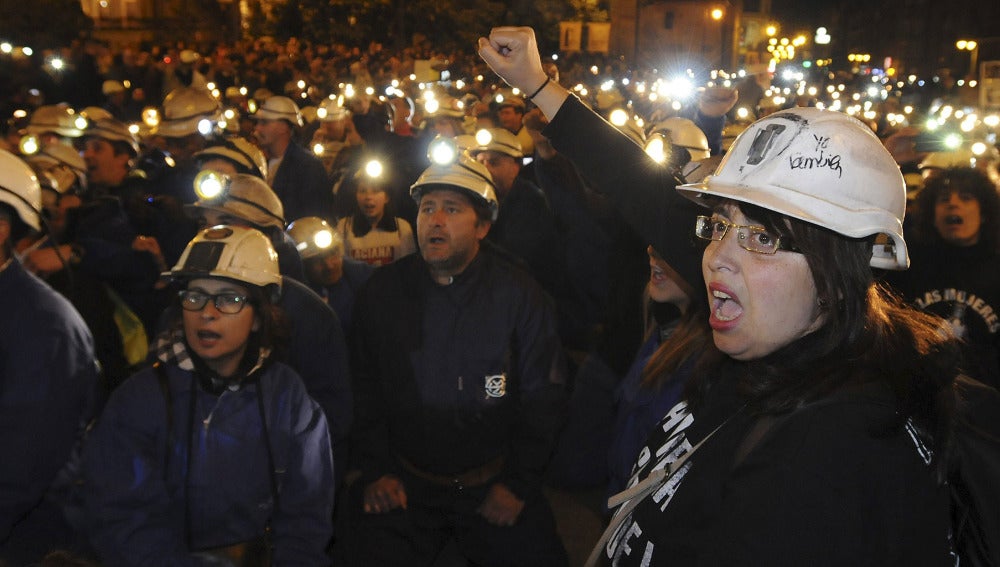 Mineros y sus familiares se manifiestan en León