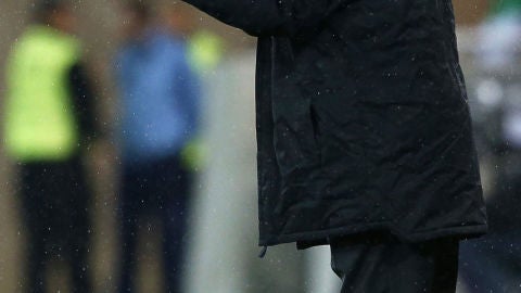 Vicente del Bosque realiza indicaciones en la banda del Arena Gdansk