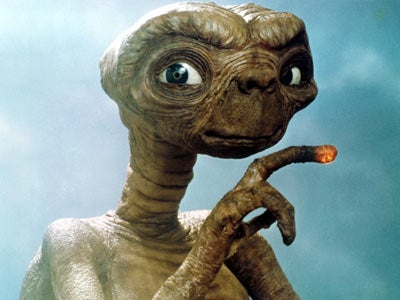 Mesa de redacción: Abre en Barcelona la primera tienda del mundo que vende extraterrestres Mesa de redacción: Abre en Barcelona la primera tienda del mundo que vende extraterrestres