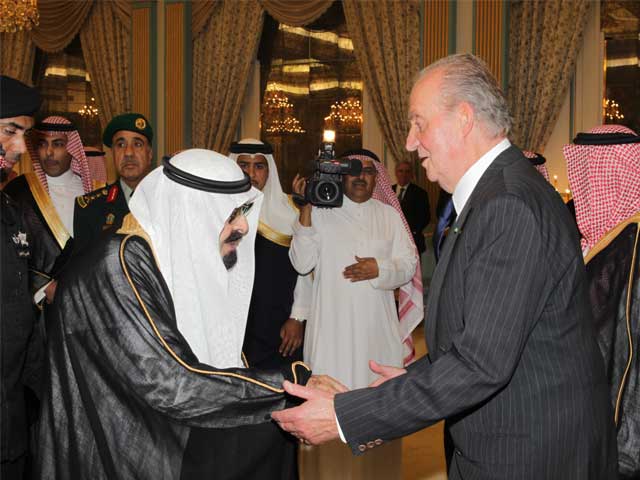 Don Juan Carlos, primer mandatario extranjero en dar el pésame al Rey Abadlá de Arabia Saudí, por la muerte del Principe Heredero. Don Juan Carlos, primer mandatario extranjero en dar el pésame al Rey Abadlá de Arabia Saudí, por la muerte del Principe Heredero.