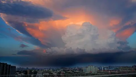 Una gigantesca nube cubre Pekín Una gigantesca nube cubre Pekín
