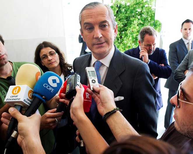 Con un par: "La Guardia Civil es un perro y se comporta como le dice el amo" Con un par: "La Guardia Civil es un perro y se comporta como le dice el amo"