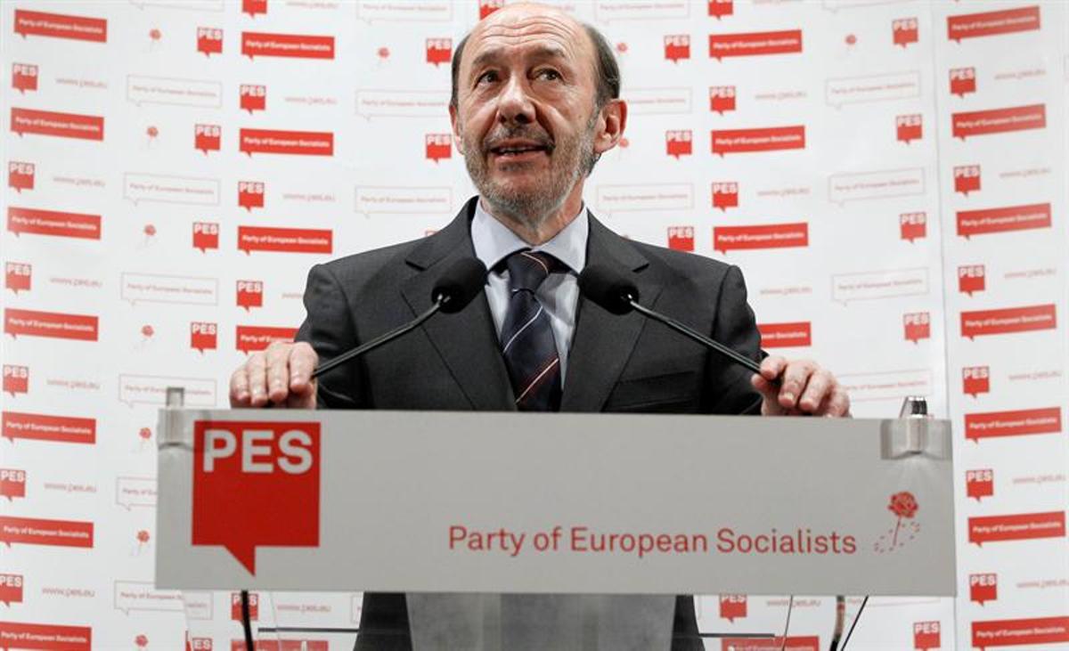 La mirada de Vallés: ‘La caña’ de Rubalcaba al Gobierno La mirada de Vallés: ‘La caña’ de Rubalcaba al Gobierno