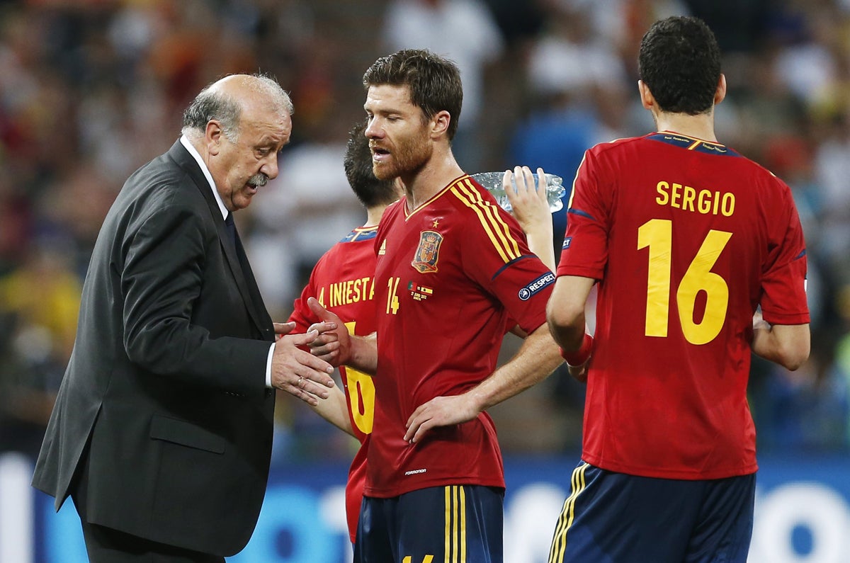 La España de Del Bosque no gana en el debut de torneos que conquistó La España de Del Bosque no gana en el debut de torneos que conquistó