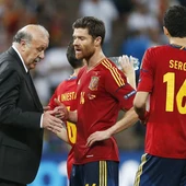 Vicente del Bosque habla con Xabi Alonso Vicente del Bosque habla con Xabi Alonso