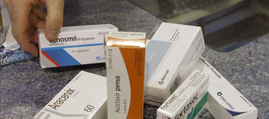Medicamentos en una farmacia Medicamentos en una farmacia