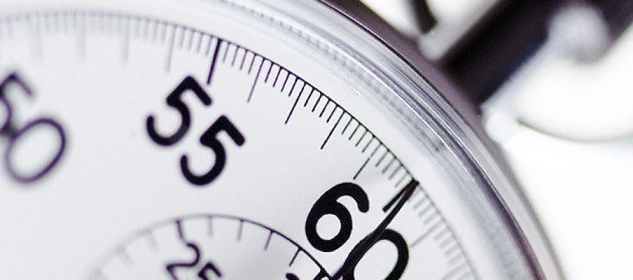 Un reloj con su segundero Un reloj con su segundero