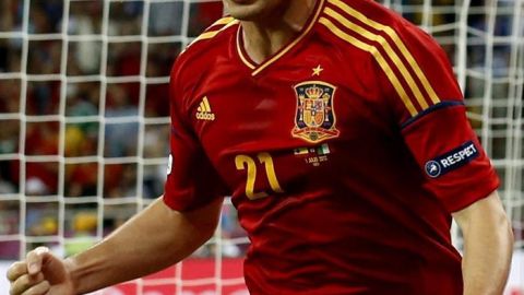 David Silva celebra el gol marcado ante Italia