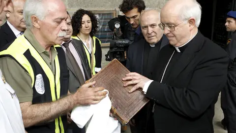 Entrega del Códice al arzobispo de Santiago Entrega del Códice al arzobispo de Santiago