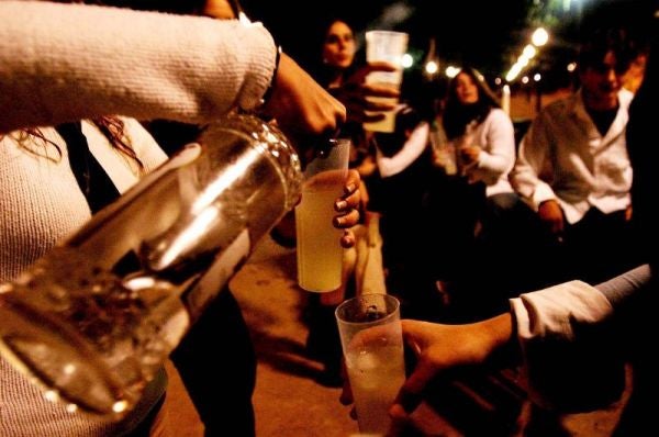 Universidad de padres: ¿Cómo evitar que los niños beban alcohol? Universidad de padres: ¿Cómo evitar que los niños beban alcohol?