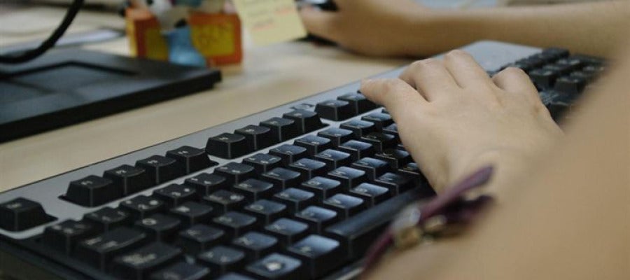 Un teclado de ordenador Un teclado de ordenador