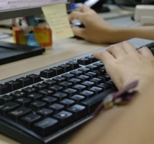 Un teclado de ordenador Un teclado de ordenador