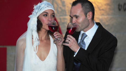 El brindis de los reci&eacute;n casados