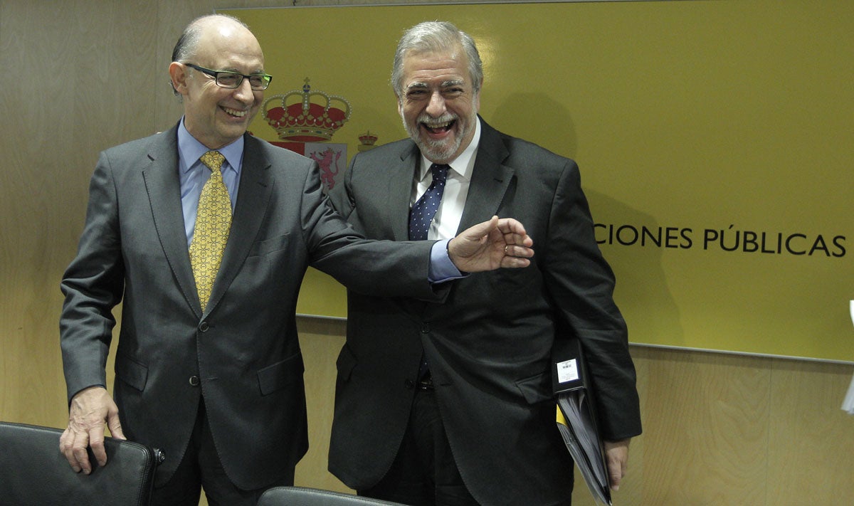 La tertulia: ¿Se les puede exigir más a las CCAA sin tocar los gastos que afrontan? La tertulia: ¿Se les puede exigir más a las CCAA sin tocar los gastos que afrontan?