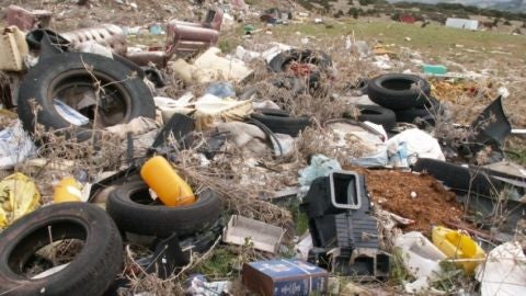 Unos de los m&uacute;ltiples vertederos en nuestro pa&iacute;s