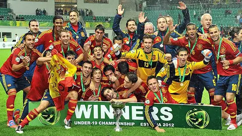 La Sub-19 celebra el título europeo La Sub-19 celebra el título europeo