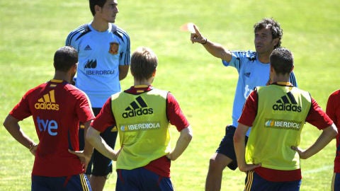 Luis Milla da instrucciones