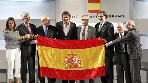 Nadal con la bandera que iba a portar en la inauguración de Londres 2012 Nadal con la bandera que iba a portar en la inauguración de Londres 2012