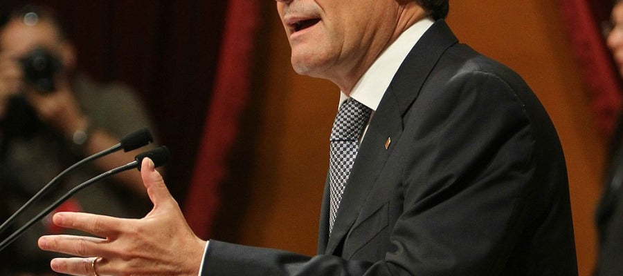 El presidente de la Generalitat ha hecho un llamamiento en el Parlament a "cerrar filas" por el pacto fiscal. El presidente de la Generalitat ha hecho un llamamiento en el Parlament a "cerrar filas" por el pacto fiscal.