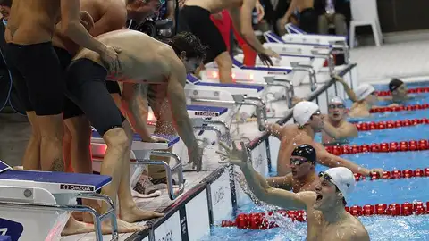 Yannick Agnel celebra el triunfo de Francia en los 4x100 mt. estilo libre Yannick Agnel celebra el triunfo de Francia en los 4x100 mt. estilo libre