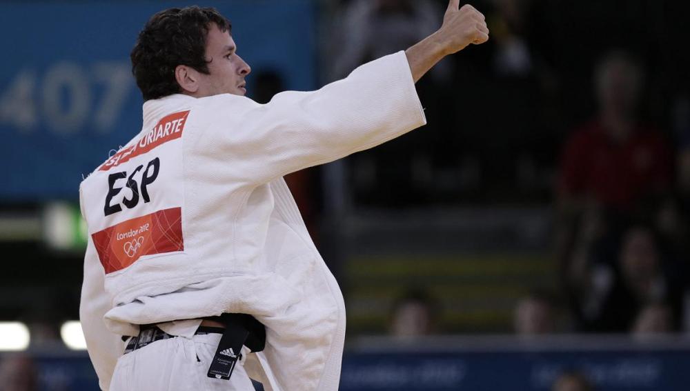 El judoka español Sugoi Uriarte durante su combate