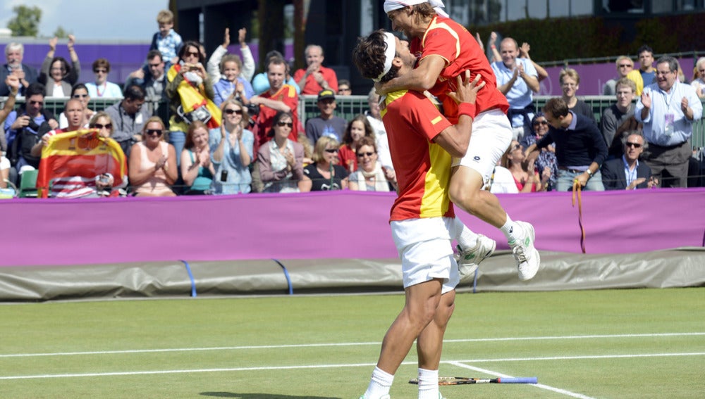 Ferrer y Feliciano celebran el pase a semifinales
