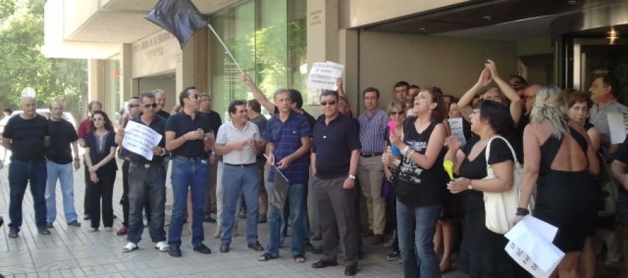 Concentración de funcionarios frente al edificio de Seguridad Social Concentración de funcionarios frente al edificio de Seguridad Social