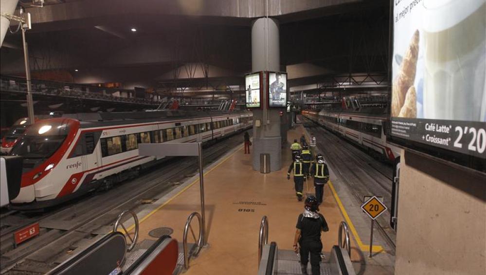 Los trabajadores de Renfe se concentran en la estación de Atocha