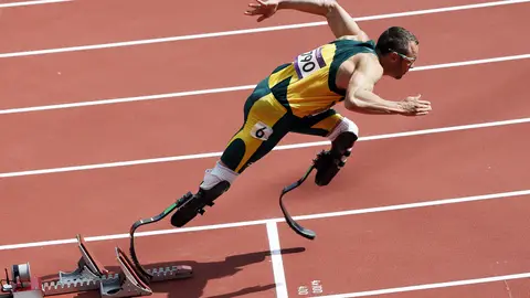 Oscar Pistorius toma la salida en su serie de 400 metros Oscar Pistorius toma la salida en su serie de 400 metros