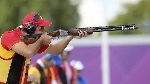 Jesús Serrano realiza un disparo en la prueba de foso olímpico Jesús Serrano realiza un disparo en la prueba de foso olímpico