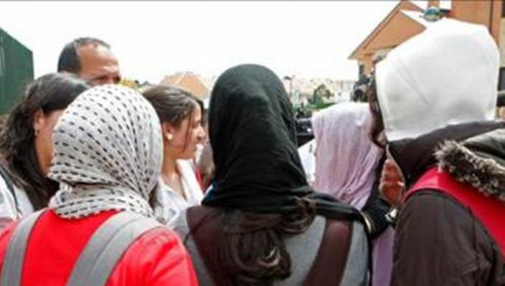 Varias mujeres vistiendo el velo islámico