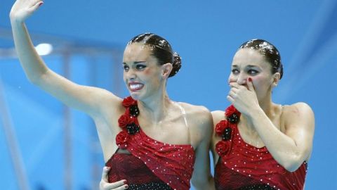 Andrea Fuentes y Ona Carbonell tras ganar la medalla de plata en los JJOO