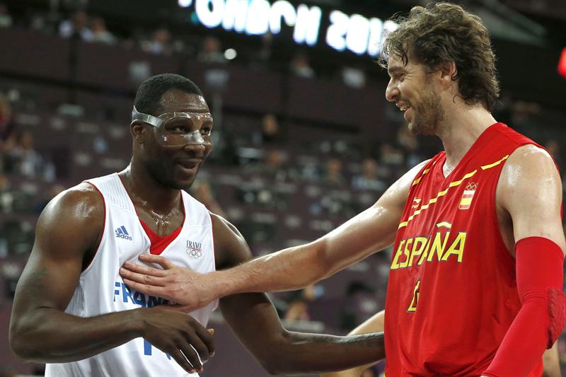 España remonta ante Francia y se medirá a Rusia en 'semis' España remonta ante Francia y se medirá a Rusia en 'semis'
