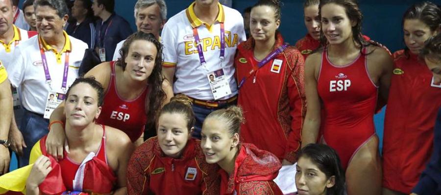 El principe Felipe felicita al equipo español por la plata tras la final El principe Felipe felicita al equipo español por la plata tras la final