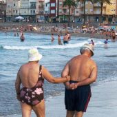Personas mayores disfrutan de las vacaciones