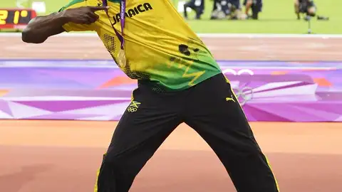 Usain Bolt con su medalla de oro Usain Bolt con su medalla de oro