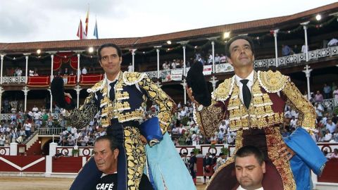 Los diestros Uceda Leal y Manuel Jes&uacute;s "El Cid", salen a hombros tras finalizar la tercera de la Feria de Bego&ntilde;a 